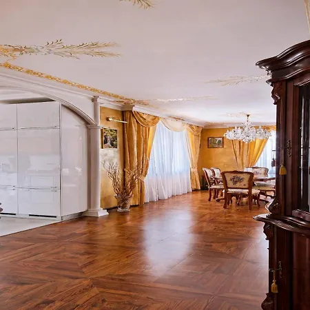 Διαμέρισμα Luxusni S Terasou A Vyhledem Πράγα