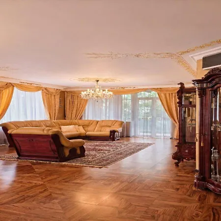 Luxusni S Terasou A Vyhledem Διαμέρισμα