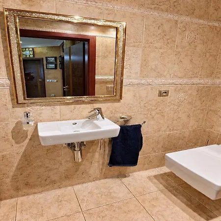 Luxusni S Terasou A Vyhledem Πράγα